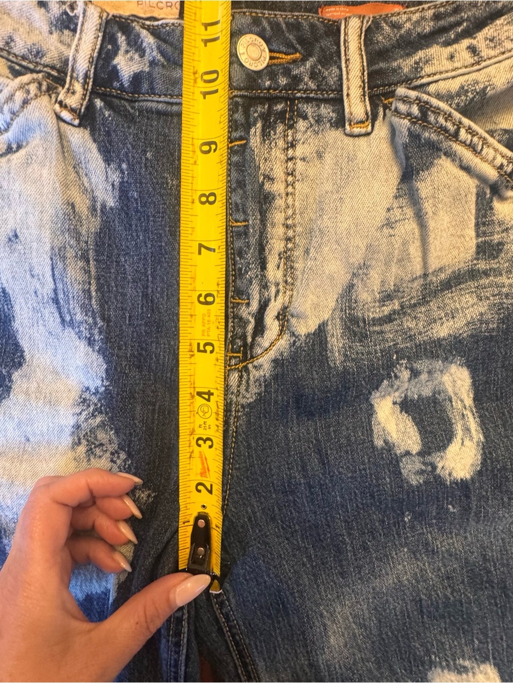 Anthro Pilcro The Bow Boyfriend Jeans Bleach Barrel Style Size 29 Fray Ankle - Picture 8 of 16